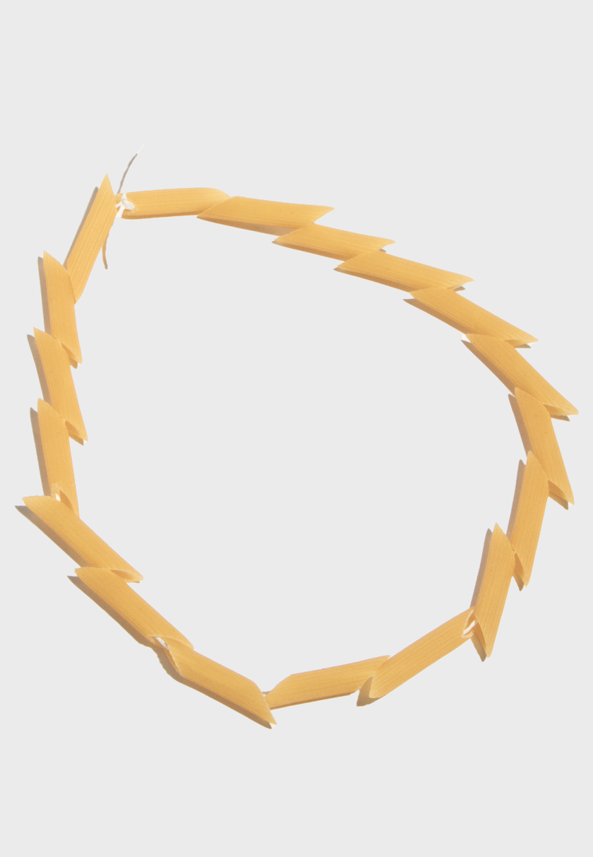 Collier de pâtes - unique au monde - fait main par la petite cousine de notre directeur
